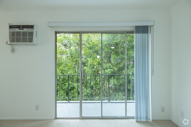 2HAB, 2BA - 1725 Camino Palmero St, Los Angeles, CA 90046