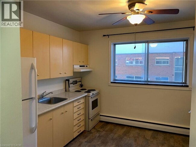 Building Photo - 42 Hilltop Dr