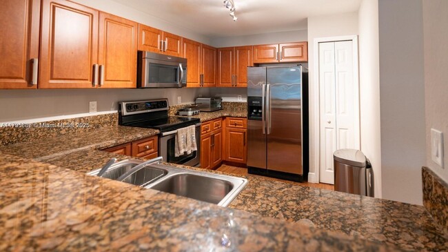Foto del edificio - 11002 NW 83rd St
