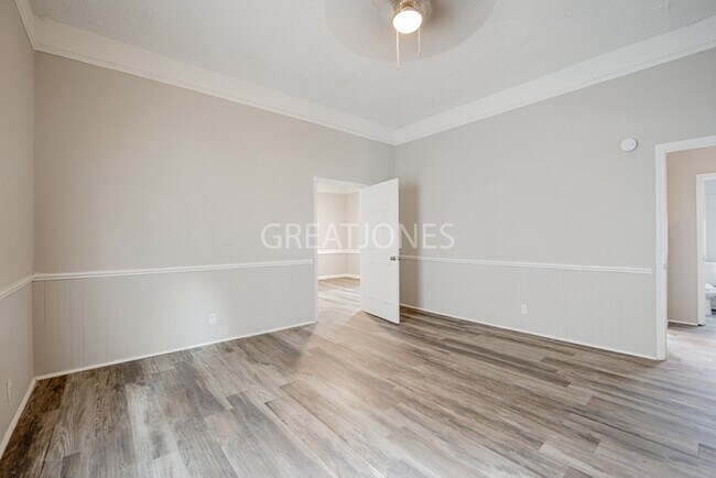 Building Photo - 1028 31st St