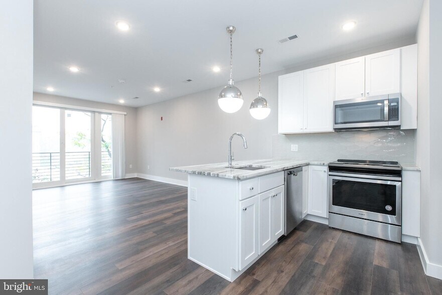 Foto principal - 45 W Haines St