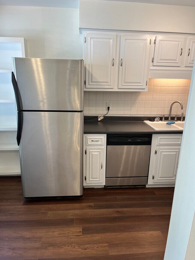 Foto del edificio - 7165 Sandy Creek Dr