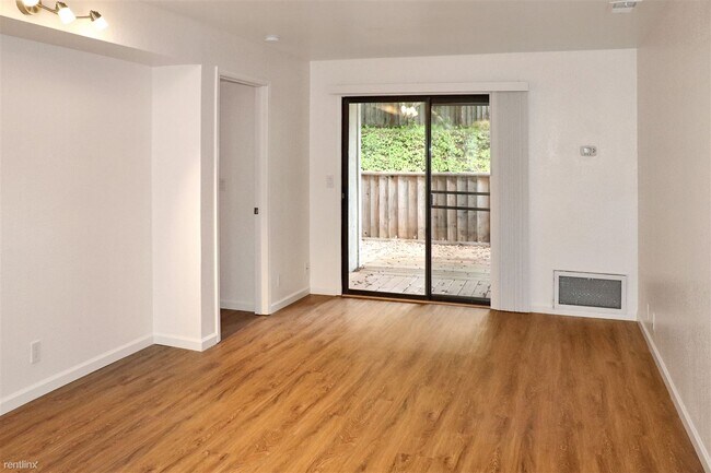 Foto del edificio - 2 br, 2 bath Condo - 32 Village Circle