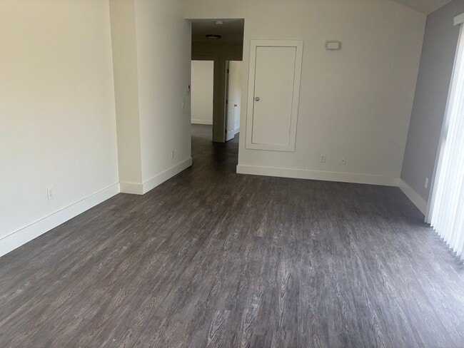 Building Photo - Beautiful 3 Bedroom Apartment In Placentia