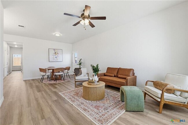 Foto del edificio - 504 Hadley Ln