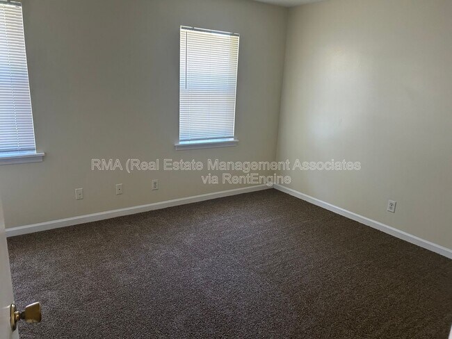 Foto del edificio - 105 Westwind Ct