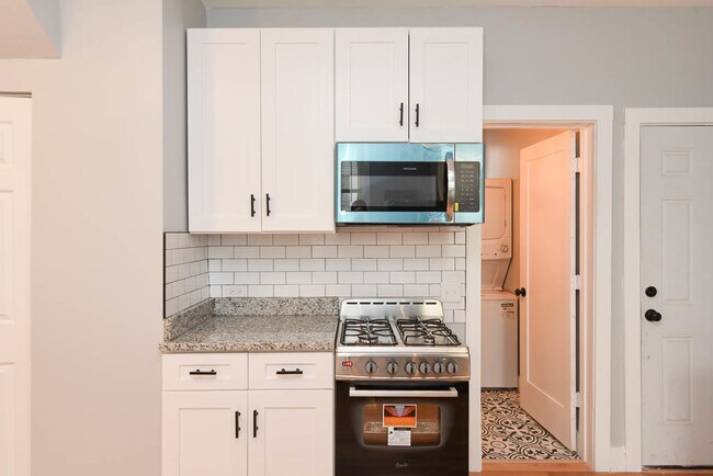 Foto del edificio - 1624 W Beach Ave