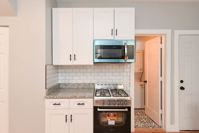 Building Photo - 1624 W Beach Ave