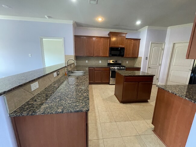 Building Photo - 214 Forest Grove Dr