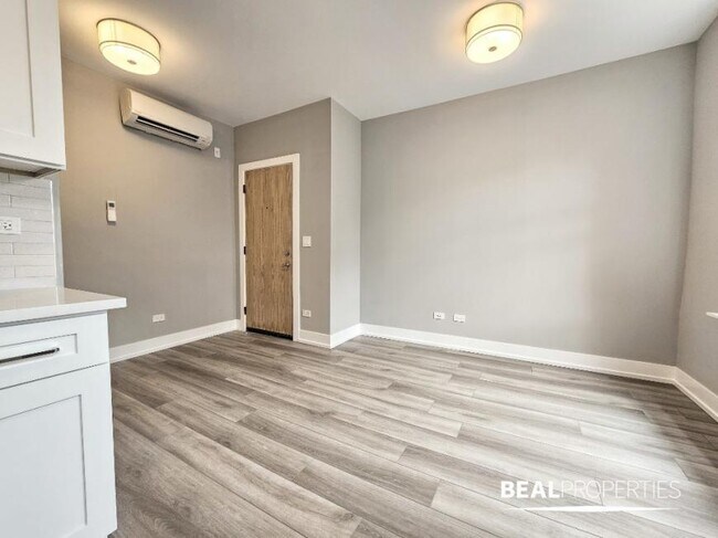 Foto del edificio - 2 bedroom in CHICAGO IL 60613