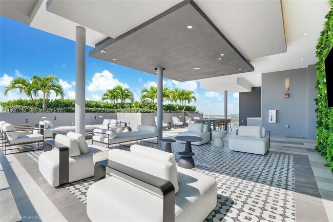 Foto del edificio - 9600 S Dixie Hwy