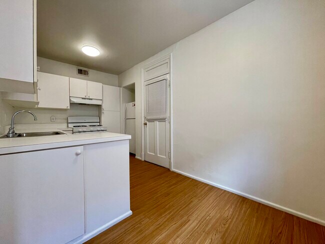 Foto del edificio - 6238 Southwood Ave