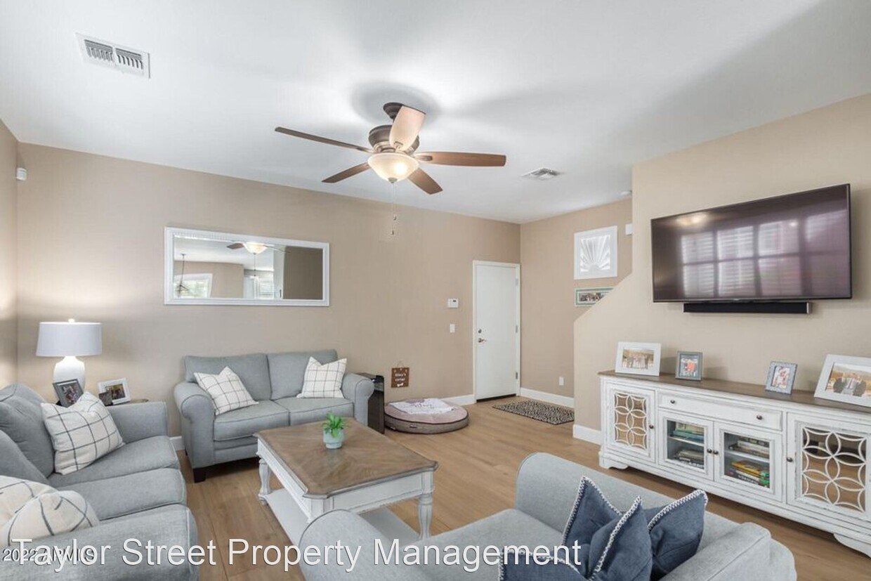 Foto principal - 3 br, 2.5 bath House - 4362 E Renee Dr