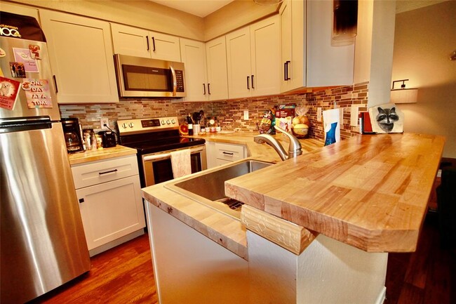 Foto del edificio - 6000-14 Shepherd Mountain Cove