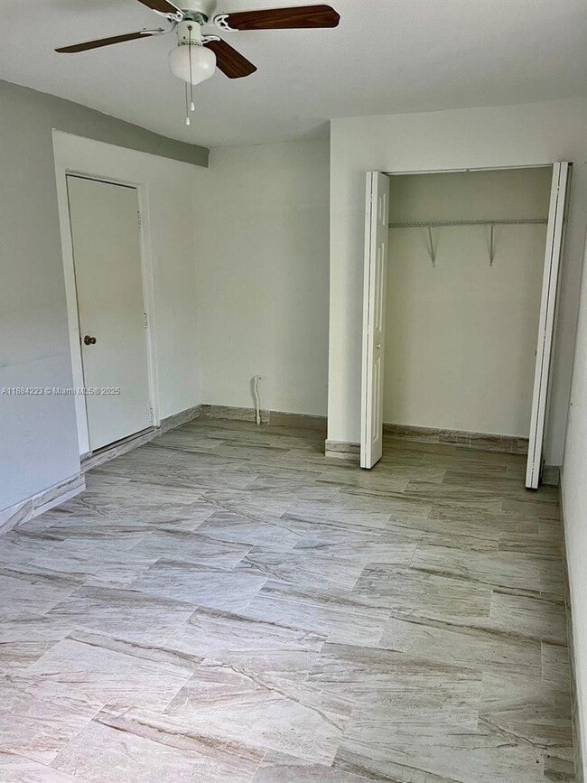 Building Photo - 260 SW 8th Ave