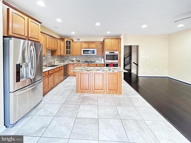 Building Photo - 44259 Huron Terrace