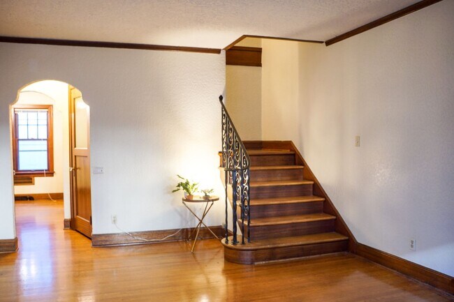 Foto del edificio - Tired of Commuting? This Amazing Townhome ...