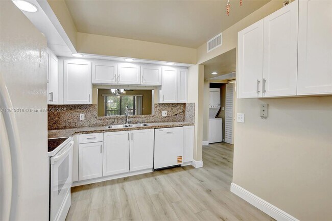 Building Photo - 12651 SW 16th Ct