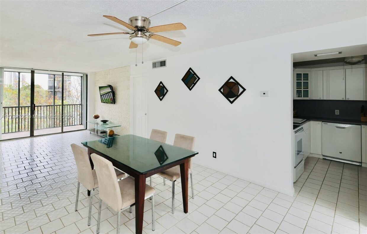 Primary Photo - 3475 N Country Club Dr