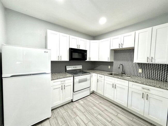 Building Photo - 1411 E 24th Ave