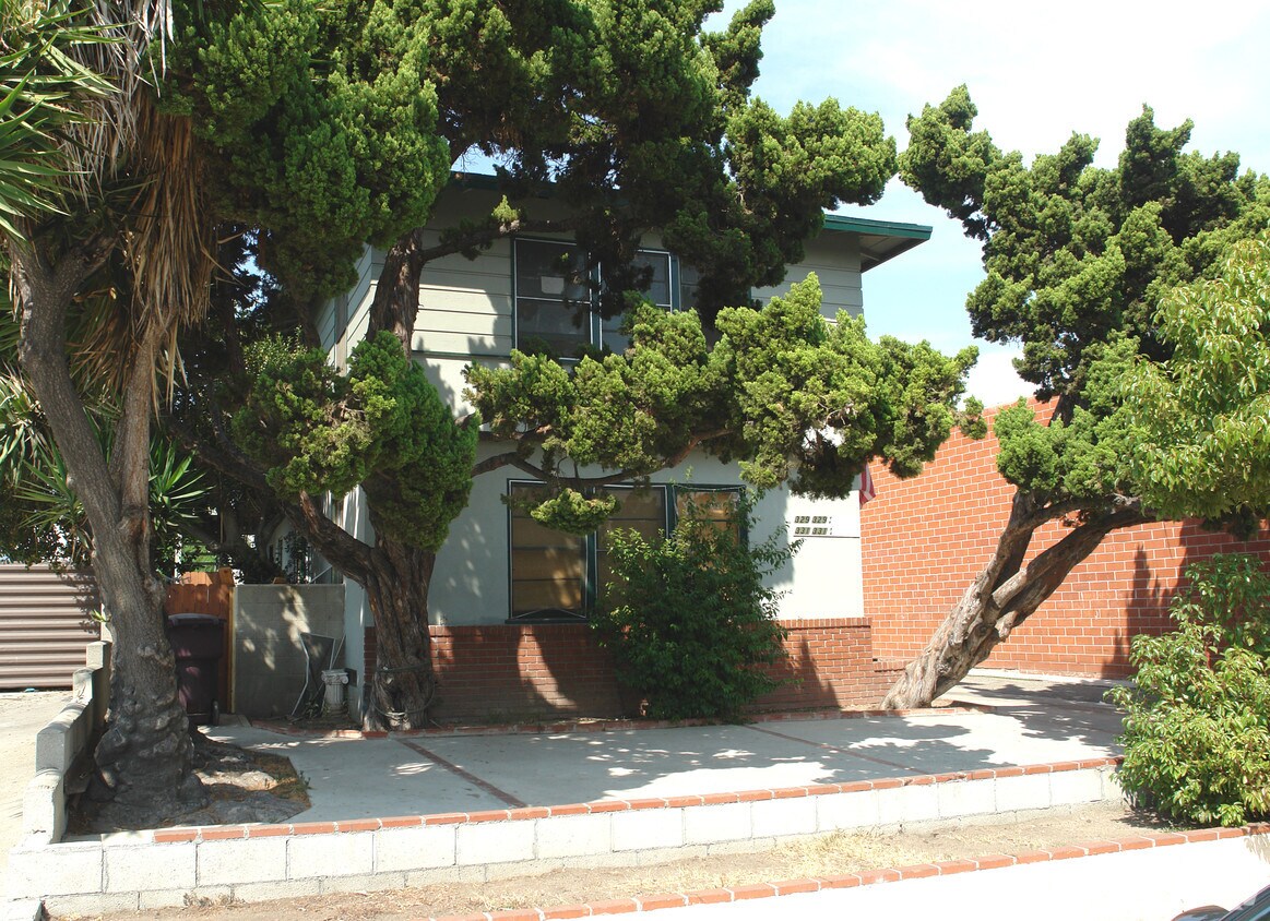 Building Photo - 329-331 W Cerritos Ave