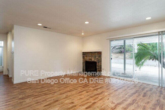 Building Photo - 1420 Palomar Dr