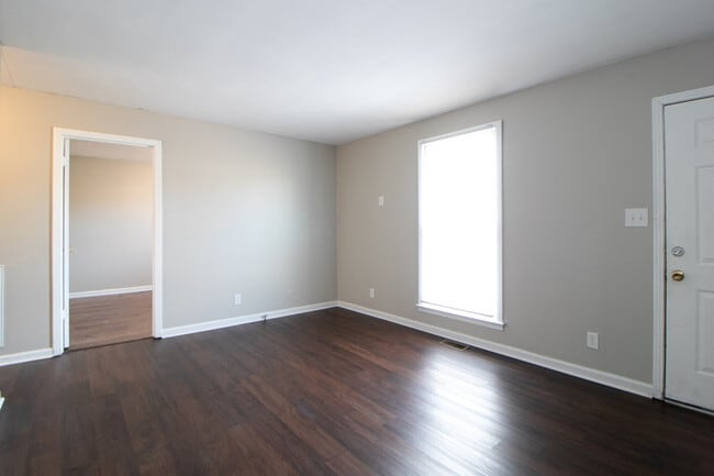 Building Photo - 1436 McCan Dr