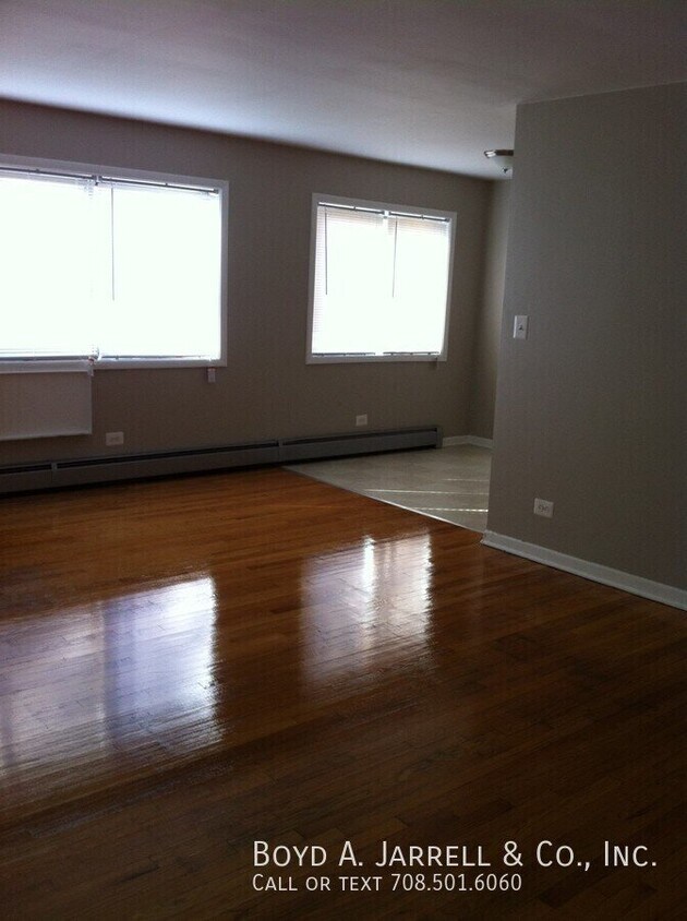 Building Photo - 954 E 84th Pl