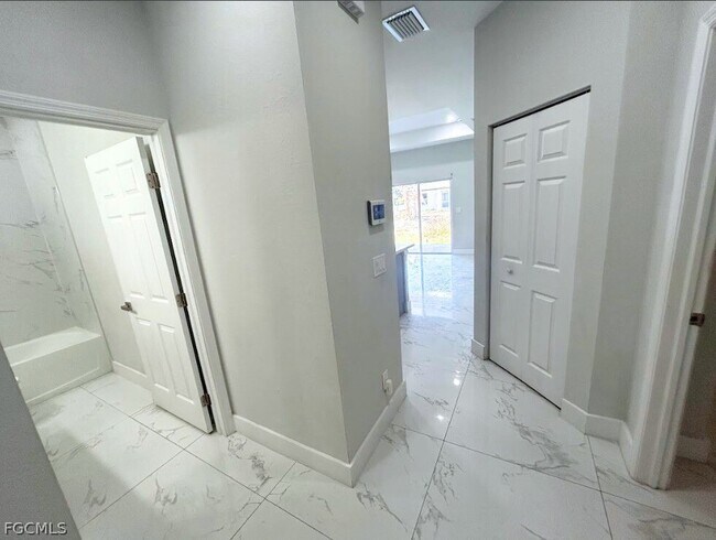 Foto del edificio - 398 Pennfield Ave