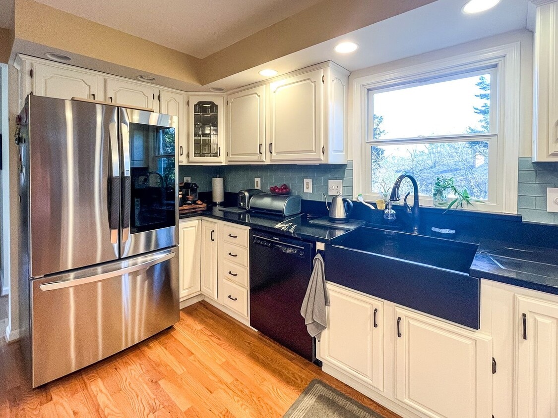 Furnished 3-Bedroom Home Near Darden - UVA - Furnished 3-Bedroom Home Near Darden - UVA