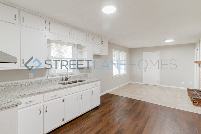 Foto del edificio - NOW OFFERING HALF OFF THE FIRST FULL MONTH...