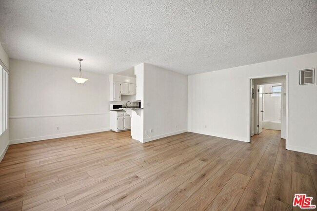 Foto del edificio - 11933 Darlington Ave