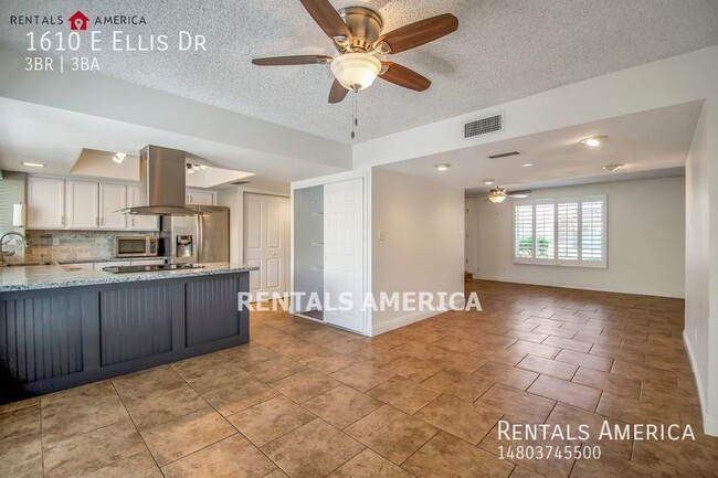 Building Photo - 1610 E Ellis Dr