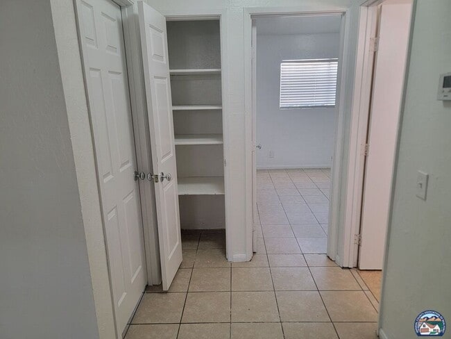 Building Photo - 162 W Alamo St