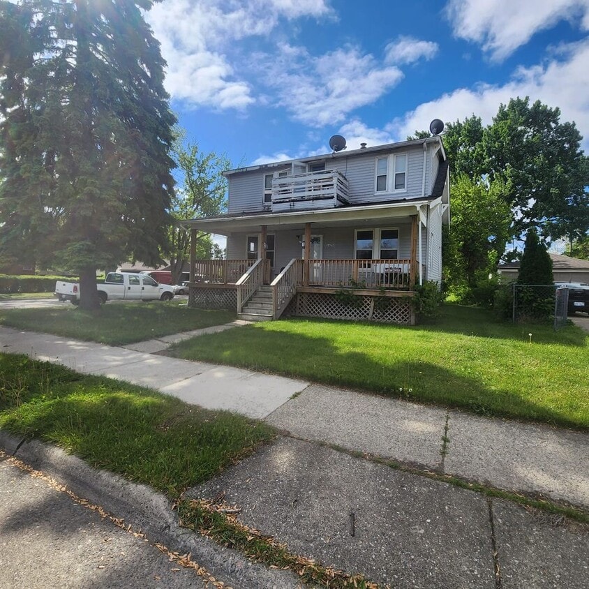 Building Photo - 16250 Chesterfield Ave