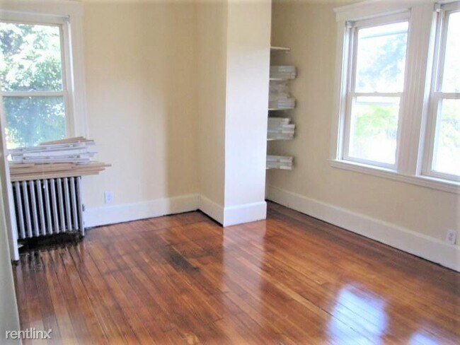 Building Photo - 2 br, 1 bath  - 19 Dane St
