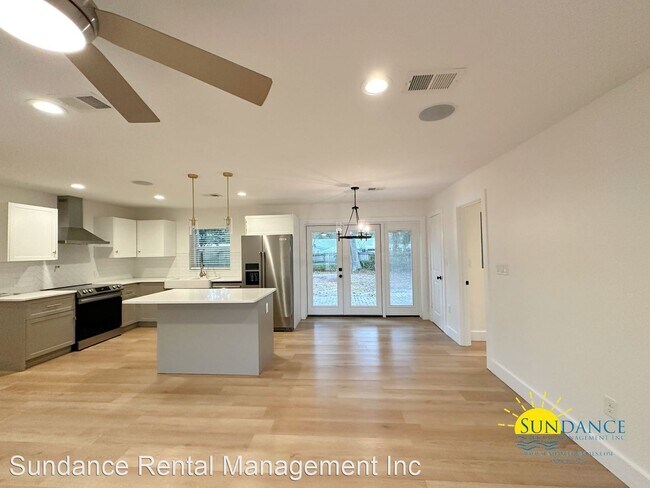 Building Photo - 3 br, 1.5 bath House - 31 Overstreet Drive