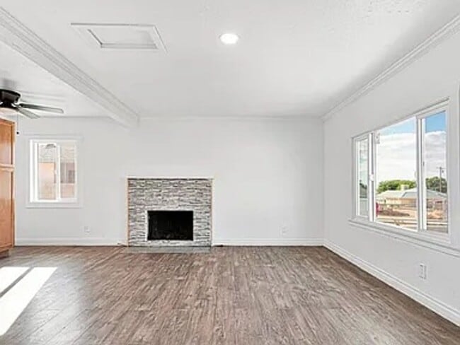 Building Photo - Remodeled charming 1 bedroom with 1 bonus ...