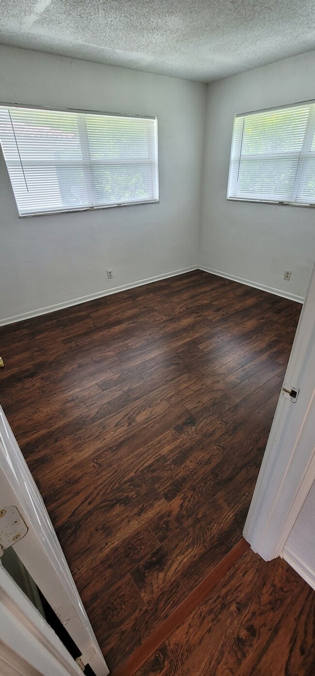 Building Photo - 3760 Riverside Dr