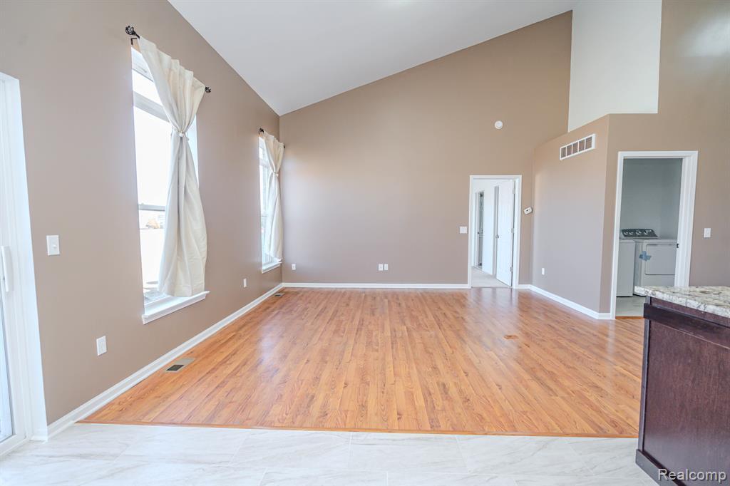 3909 Elvera Ln, Warren, MI 48092 Condo for Rent in Warren, MI