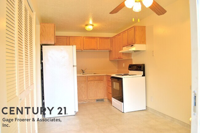 Building Photo - 350 E 4850 S