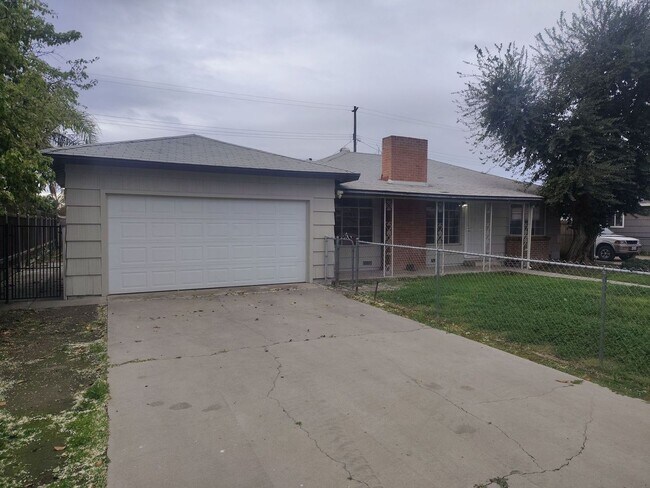 Building Photo - 3 Bedroom 1 Bathroom Home in Benton Park Available!