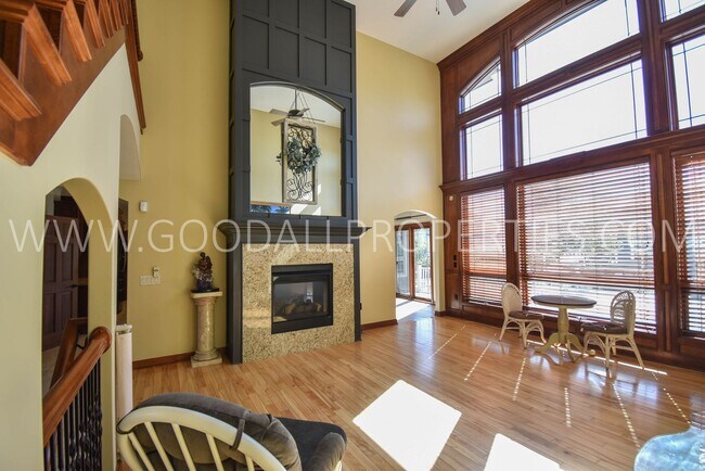 Building Photo - Executive 5 Bedroom Home With Pool in Ankeny