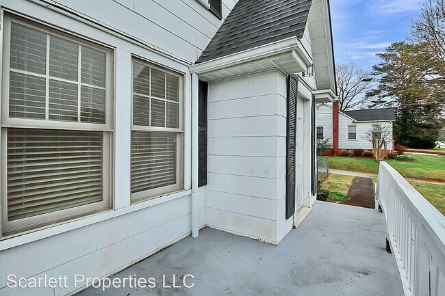 Building Photo - 4 br, 2 bath House - 2241 15th Avenue NE