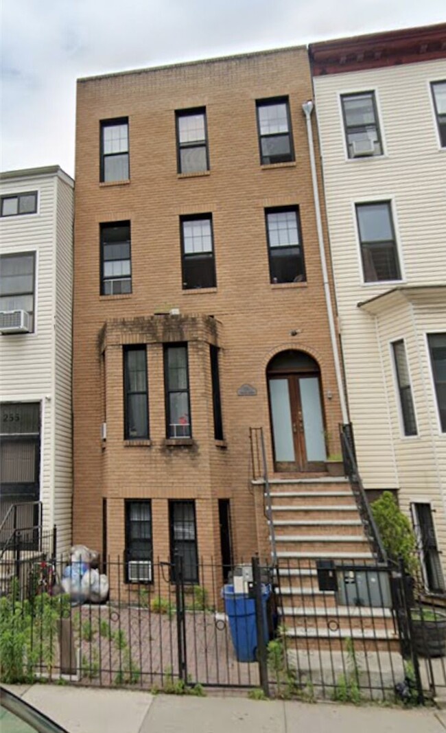 Building Photo - 256 Tompkins Ave