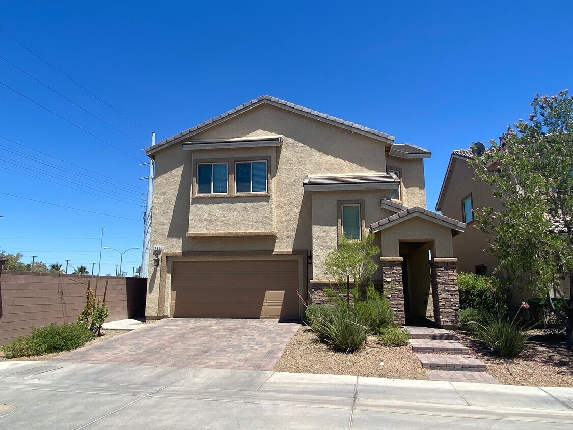 Primary Photo - Wonderful 4 bed/2.5 bath home located in H...