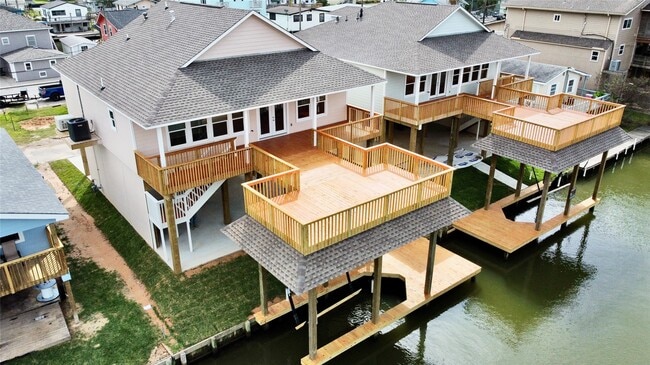 Building Photo - 17 Edgewater Dr