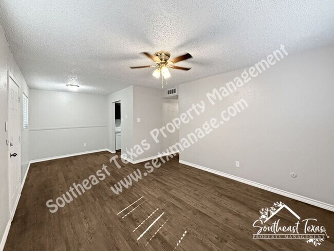 Foto del edificio - 427 Pinchback Rd