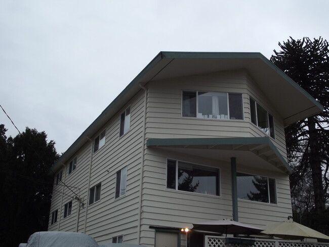 Building Photo - 6540 2nd Ave NE