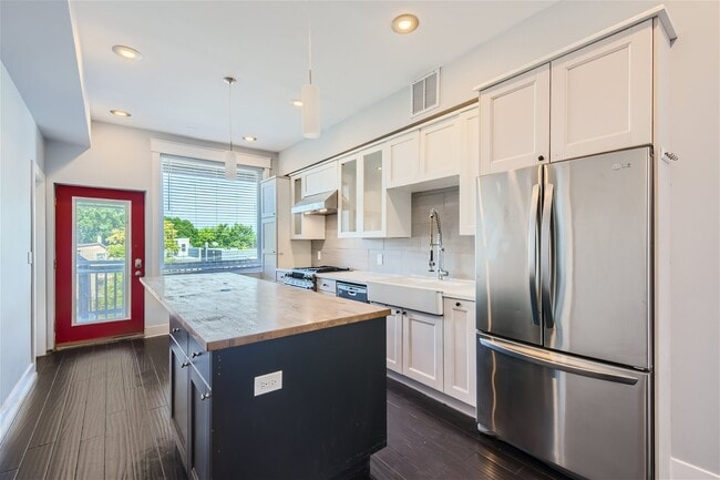 Building Photo - 1816 N Wood St